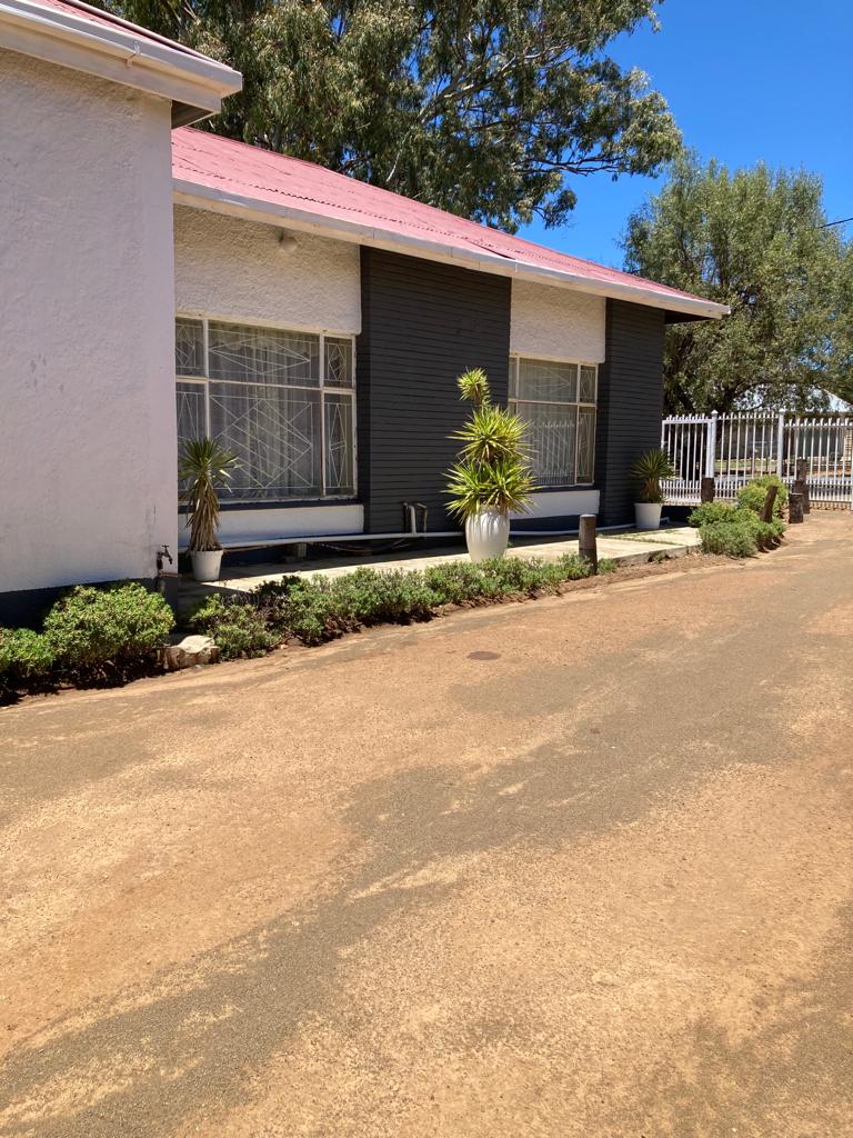 6 Bedroom Property for Sale in Dewetsdorp Free State